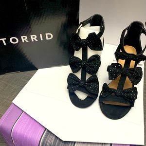 Torrid Black Gemstone Bow heels size 7